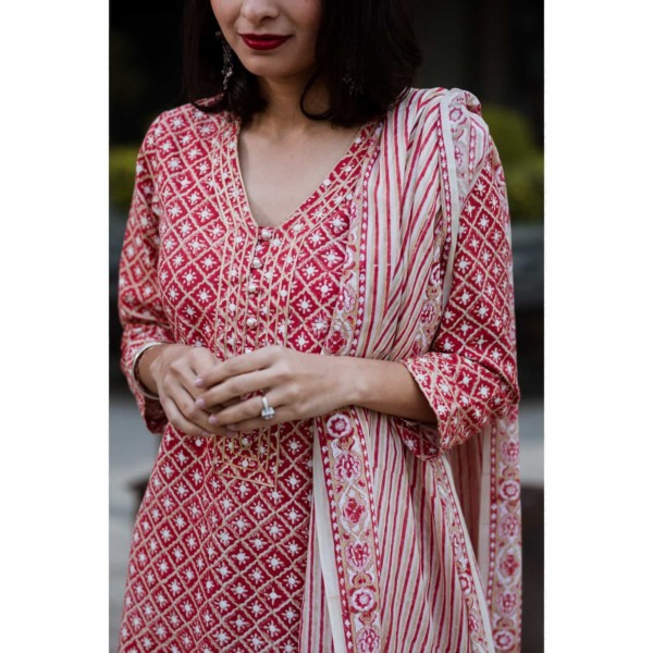 Image for Kusum Kuoj35 Red White Handloom Cotton Kurta Dupatta Closeup