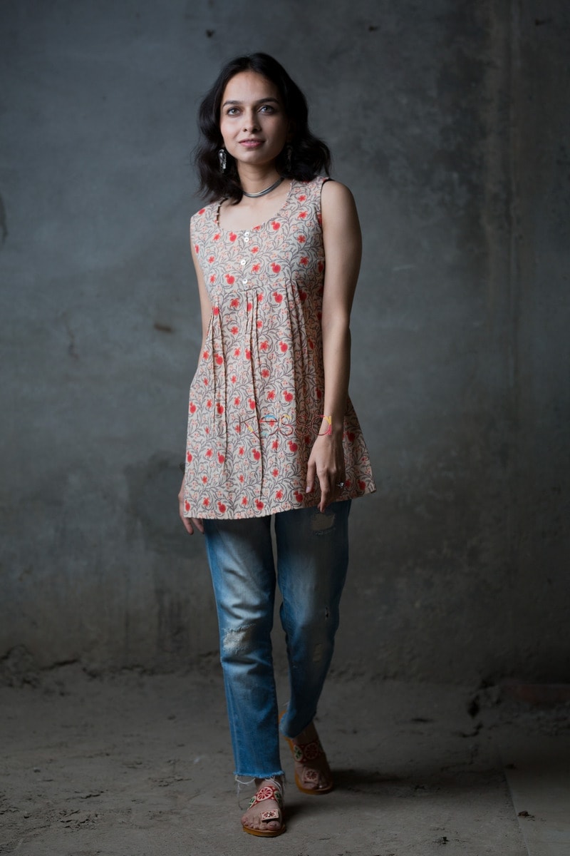 Qanolee Off White Khadi Cotton Causal Women Short Kurti Top (Large) :  Amazon.in: Clothing & Accessories