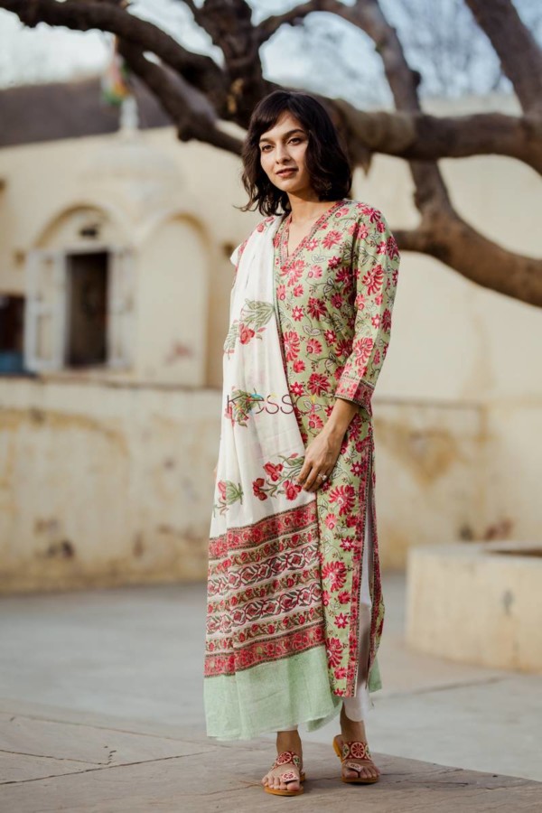 Image for Red Green Phool Jaal Kurta With Dupatta Side