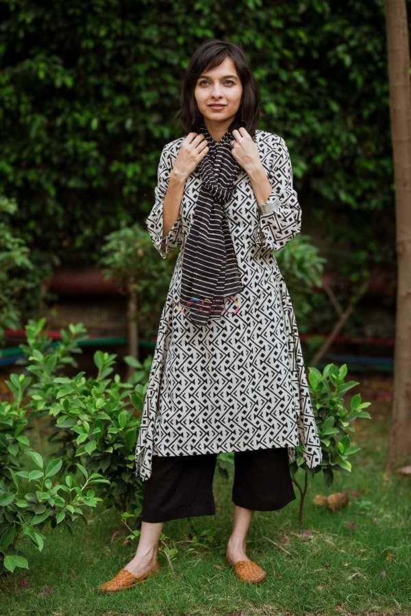 Image for Black Culottes With Beige Kurta And Stripe Stole Style