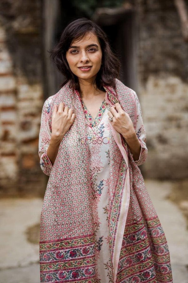 Image for Pink Green Jaal Kurta With Dupatta Details