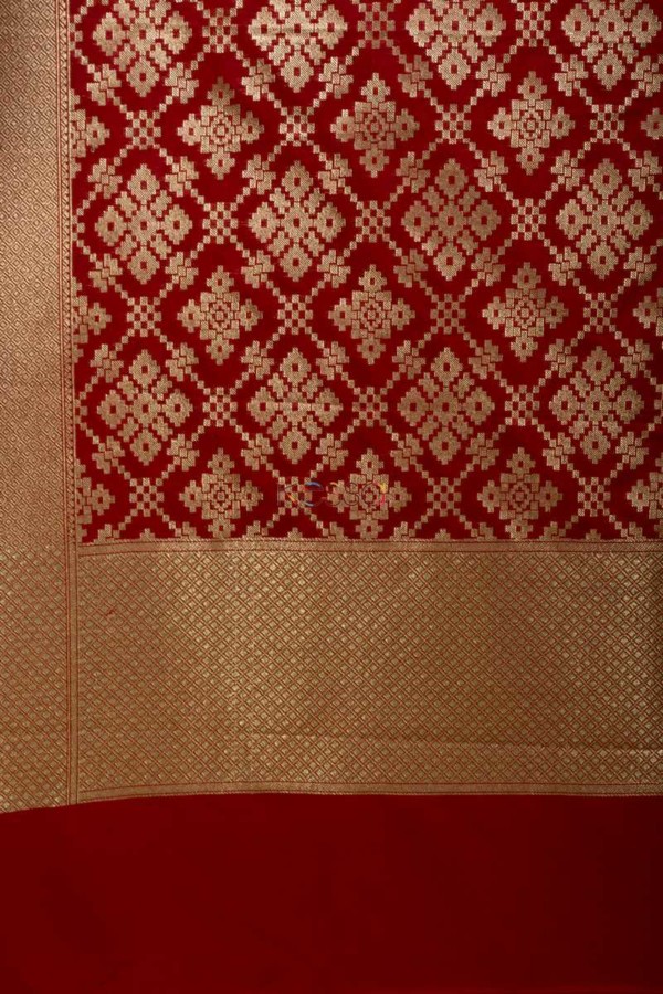 Image for Kessa Kudu50 Red Gold Banarasi Dupatta Closeup