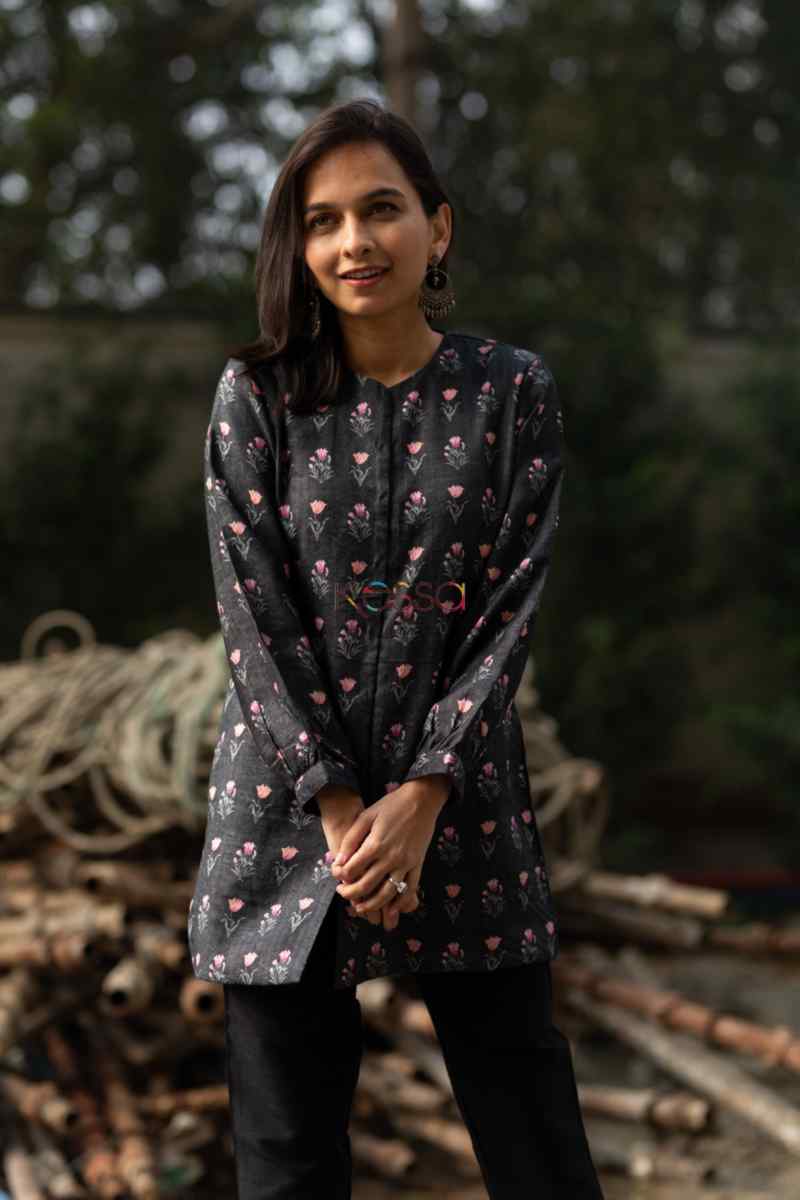 New Designer Black Cotton Printed Long Kurti With Full Sleeve Manufacturers  Delhi, Online New Designer Black Cotton Printed Long Kurti With Full Sleeve  Wholesale Suppliers India