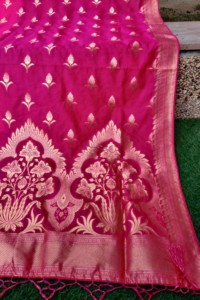 Image for Kessa Kudu63 Crimson Pink Banarsi Jaal Dupatta Closeup