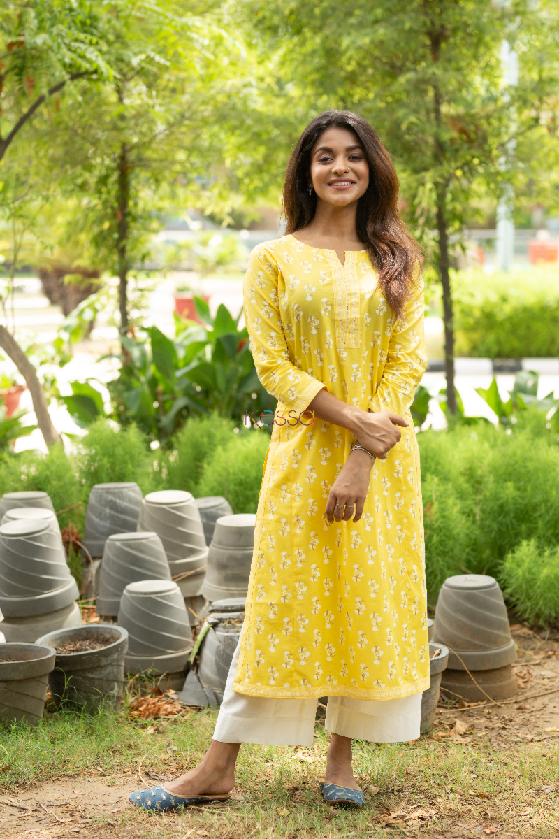 A straight yellow Kurti with leheriya print and subtle zari makes for a  super elegant look. Pair it with smart, trendy and … | Yellow kurti, Indian  fashion, Fashion