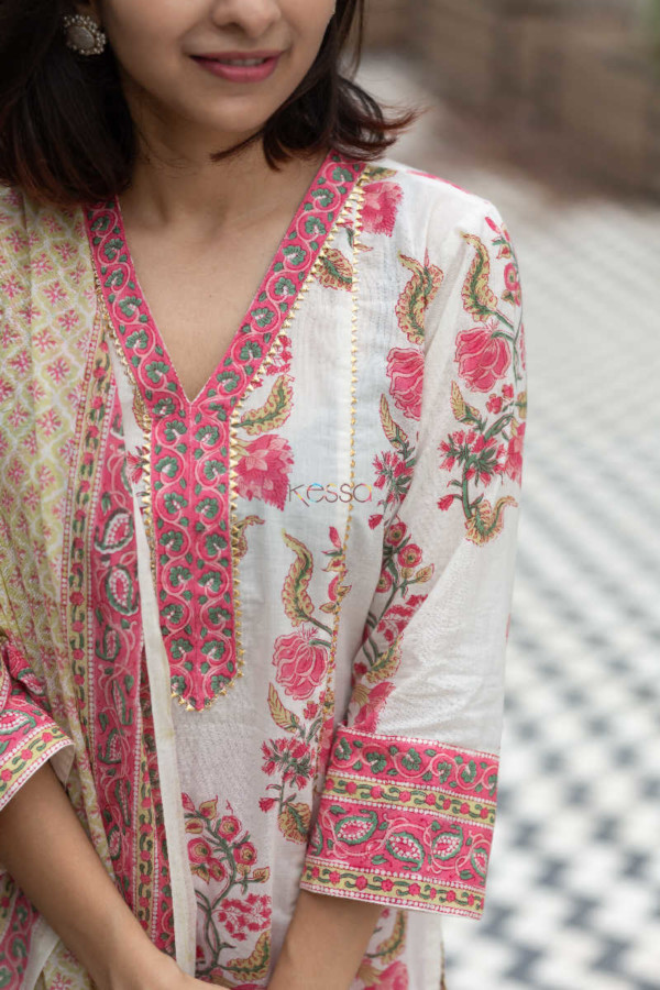 Image for Kessa Kuoj120 Charm Pink Mughal Kurta Dupatta Set Closeup 3