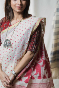 Image for Kessa Kuss04 Red Cream Taat Bengali Saree Closeup 2
