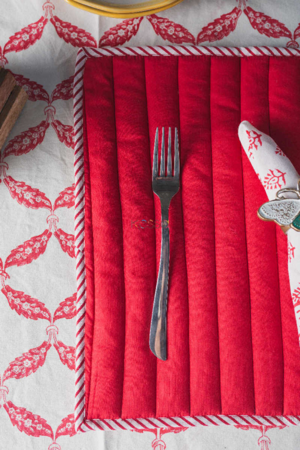 Image for Kessa Ktm04 Crimson Red Mat Set With Napkins Closeup
