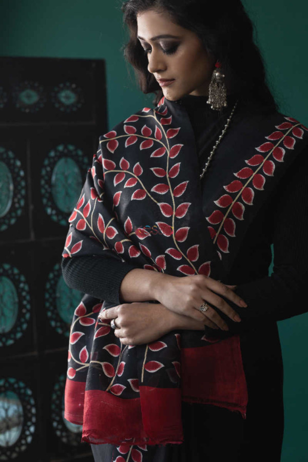 Image for Kessa Kunf09 Black And Red Bengal Saree Closeup