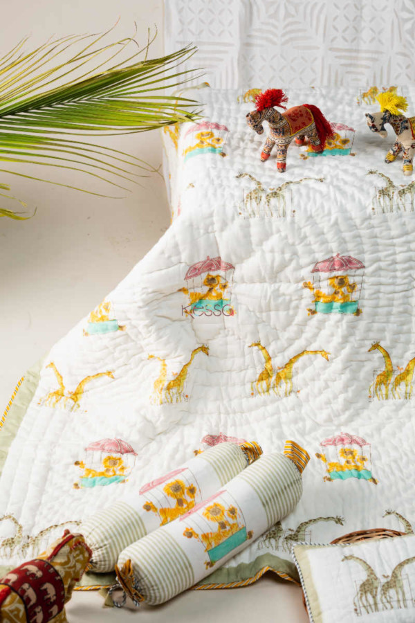 Image for Kessa Kaq104 Giraffe Print Baby Quilt Set Featured