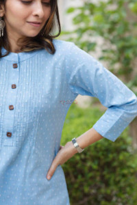 Image for Kessa Ws692 Arsh Tunic With Shell Buttons Closeup