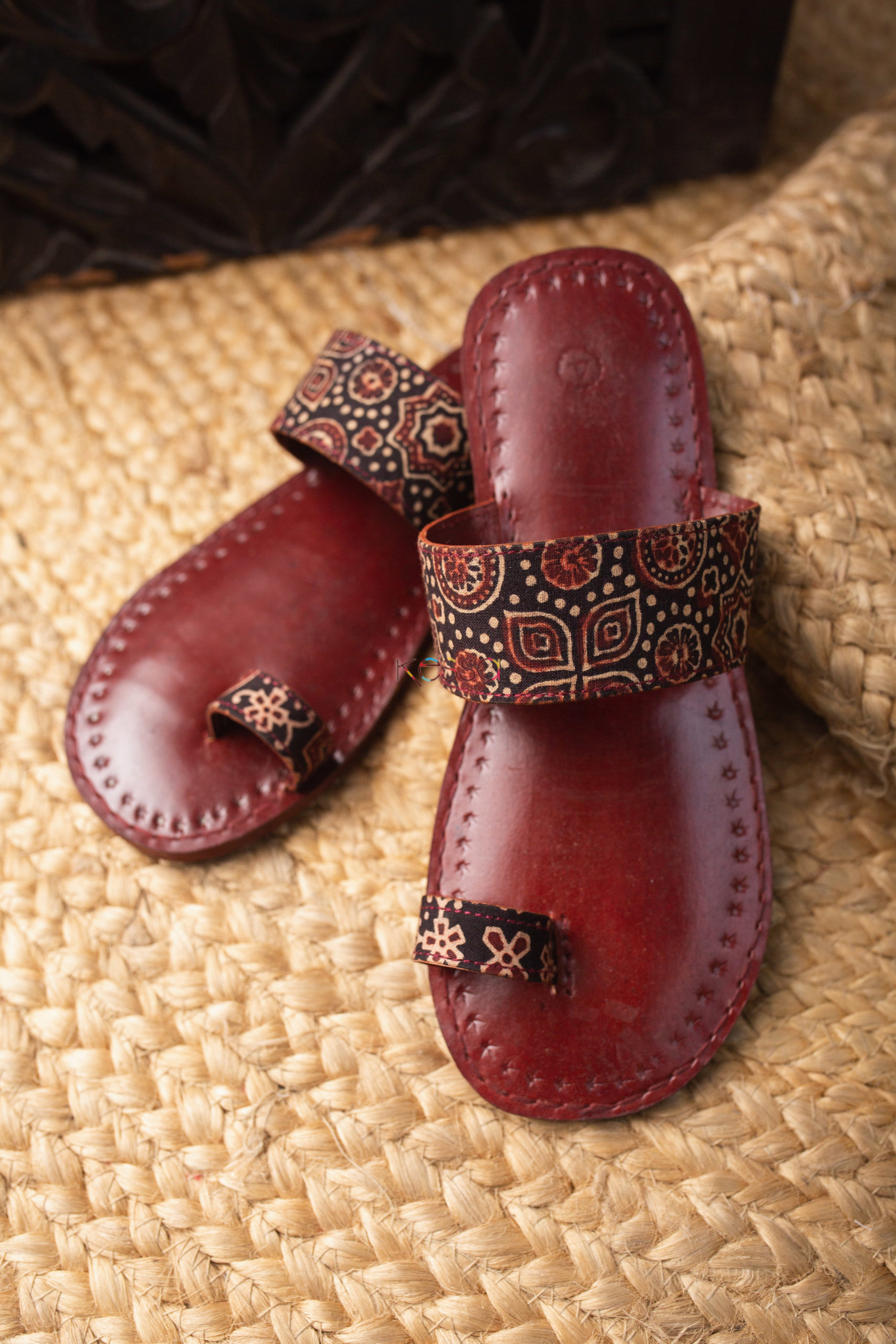 Beautiful Traditional Kolhapuri Chappal| Kolhapuri Chappal Women/Ladies|  Toe Ring Slippers| 2023| | Fashion shoes sandals, Leather chappals, Stylish  sandals