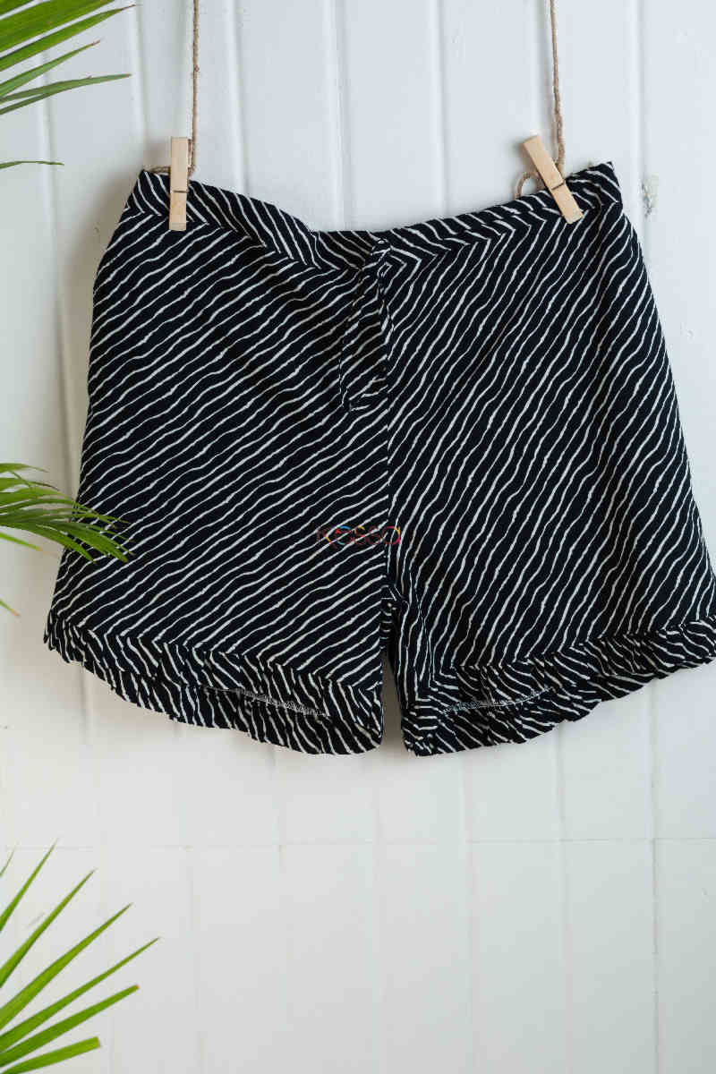 Buy Intriguing DES02 Mirage Black Stripe Shorts Online | Kessa