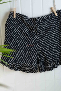 Image for Kessa Des02 Mirage Black Stripe Shorts Look