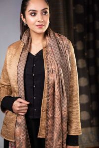 Image for Sj38 Meghna Quilted Full Sleeves Reversible Silk Jacket Closeup 2