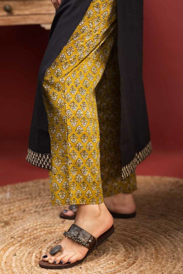 Image for Kessa Vcr169 Hanita Cotton Kurta Pant Set Closeup 2
