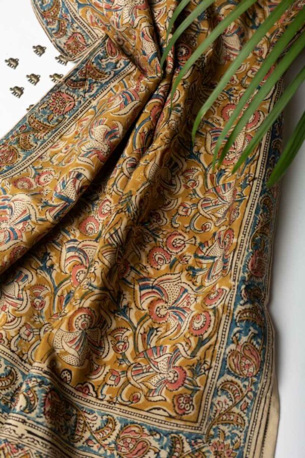 Image for Kessa Chdu12 Umayma Assam Silk Stole Closeup