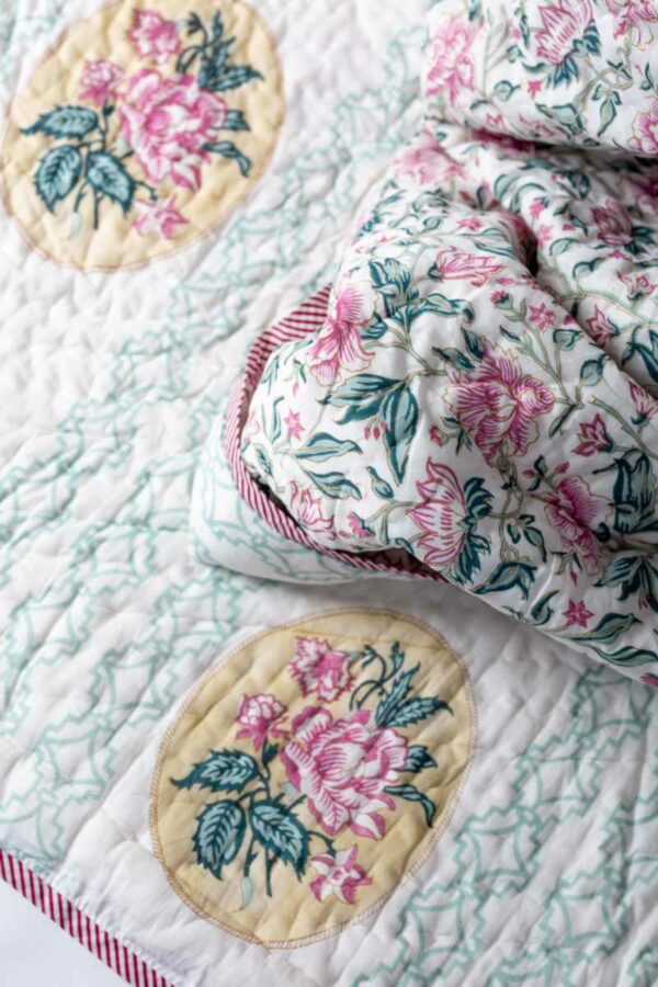 Image for Kessa Kaq301 Qadriyyah Double Bed Quilt Closeup